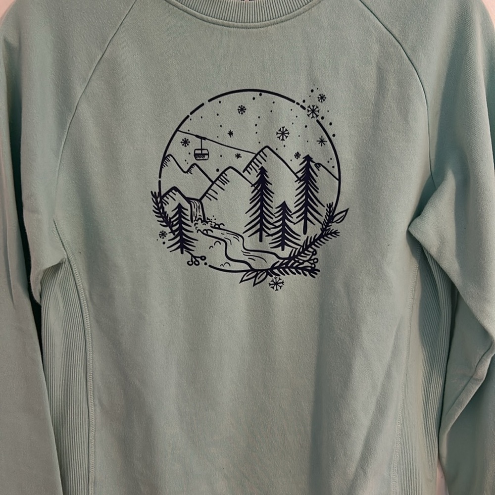 Helly Hansen women’s Y2K Aqua Blue Mountain Skiing Scene Sweatshirt Size Small - Picture 2 of 9